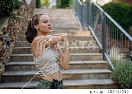 Beautiful diabetic woman preparing for outdoor run in the city. 107413559