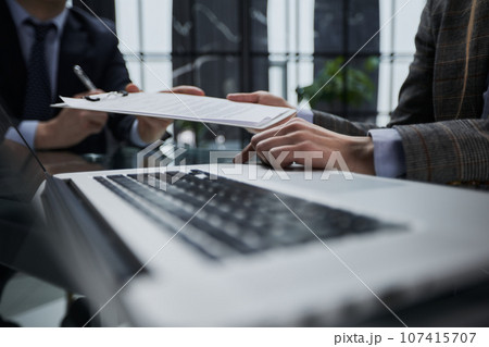 agents are explain to customers signing a contract to buy a new home. agents are explain to customers signing a contract to buy a new home. 107415707