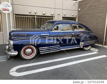 アメリカのクラッシックカー、紺色のFleetline フリートラインです。の