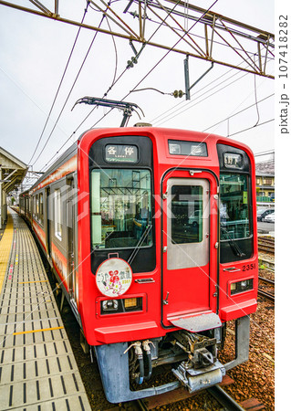 南海電鉄橋本駅に停車中の2300系電車 107418282