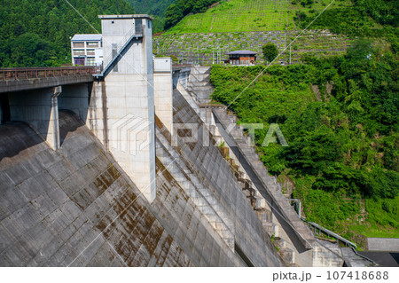 合角ダム　真夏の風景　秩父市上吉田 107418688