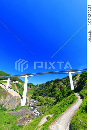 【熊本県】快晴の新阿蘇大橋 107420283