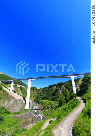 【熊本県】快晴の新阿蘇大橋 107420286