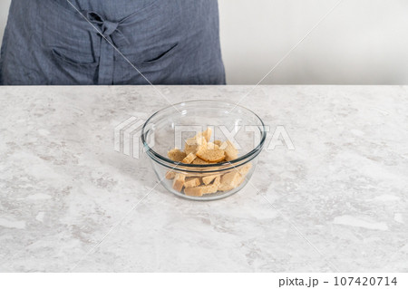 Soaking stale bread in milk to make meatloaf. 107420714