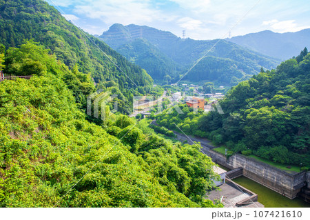 合角ダム下の風景 天端からの眺め 秩父市上吉田 合角ダム下の風景 天端からの眺め 秩父市上吉田 107421610