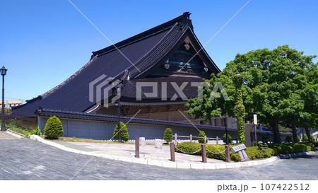 二十間坂から望む春の東本願寺函館別院 二十間坂から望む春の東本願寺函館別院 107422512