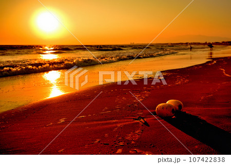 片瀬江の島　西浜・鵠沼海水浴場の夕景 107422838