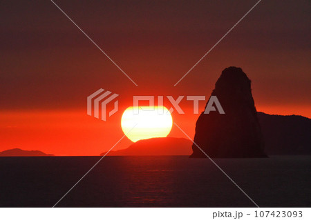 五島灘、角力灘、大角力の夕景 五島灘、角力灘、大角力の夕景 107423093