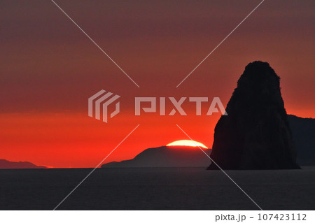 五島灘、角力灘、大角力の夕景 五島灘、角力灘、大角力の夕景 107423112