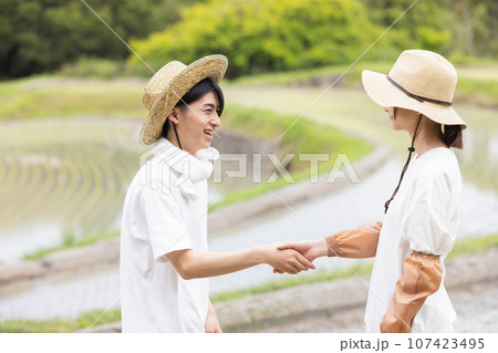 農業 農家 男女 農業 農家 男女 107423495