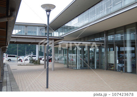 隠岐汽船フェリーターミナル建物の景色 隠岐汽船フェリーターミナル建物の景色 107423678