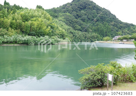 隠岐の島町八尾川の景色 隠岐の島町八尾川の景色 107423683