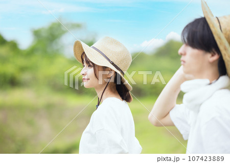 若い男女ポートレート 若い男女ポートレート 107423889