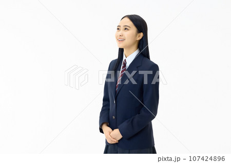 見上げる女子高生 107424896