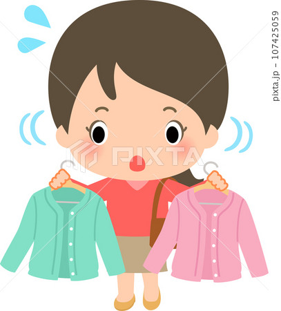 手に持った色違いの洋服を見比べている女性 107425059