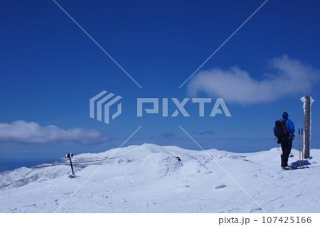 北海道バックカントリー ニセコチセヌプリの山頂 北海道バックカントリー ニセコチセヌプリの山頂 107425166