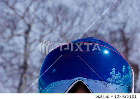 北海道バックカントリー OAKREYに映るニセコの山 北海道バックカントリー OAKREYに映るニセコの山 107425181