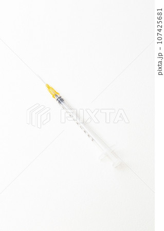 注射器 白バック 注射器 白バック 107425681