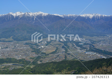 陣馬形山からの中央アルプス 陣馬形山からの中央アルプス 107426313