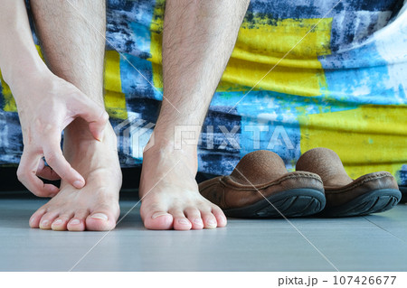Men wear canvas shoes, he scratches legs and feet with itchy skin. Caused by of shoes Men wear canvas shoes, he scratches legs and feet with itchy skin. Caused by of shoes 107426677