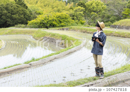 農業　若い男性 107427818