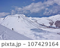 北海道バックカントリー　イワオヌプリ山頂を望む 107429164