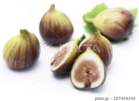 やわらかい完熟 いちじく(無花果)イチジク 白バック 果物 果実 やわらかい完熟 いちじく(無花果)イチジク 白バック 果物 果実 107429204