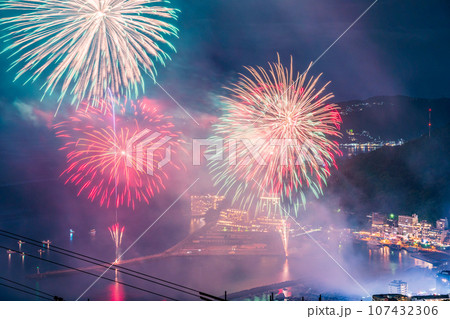 (静岡県)熱海100万ドルの夜景と海上花火大会 (静岡県)熱海100万ドルの夜景と海上花火大会 107432306