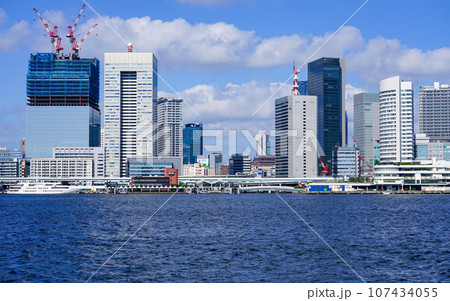 晴海ふ頭から、ゆりかもめ沿線の都市風景 晴海ふ頭から、ゆりかもめ沿線の都市風景 107434055