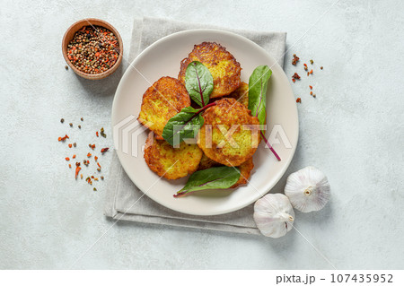 Lunch tasty food concept - delicious hash browns 107435952