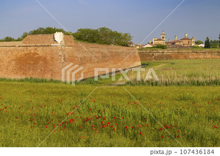 The walls of Sabbioneta, UNESCO World Heritage site, Lombardy, Italy 107436184
