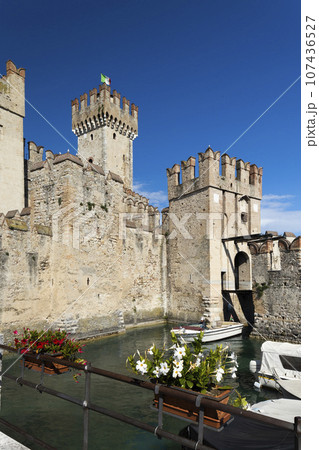 Sirmione castle, Lake Garda, Lombardy region, Italy Sirmione castle, Lake Garda, Lombardy region, Italy 107436527