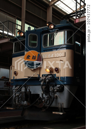 往年の佇まいを見せるEF64-1001号機(公式撮影会にて)_2023/9/17撮影 107437772