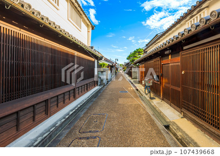 奈良　重要伝統的建造物群保存地区　今井町の町並み 107439668
