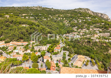 南フランス、鷹の巣村、エズ村の景色 南フランス、鷹の巣村、エズ村の景色 107439752