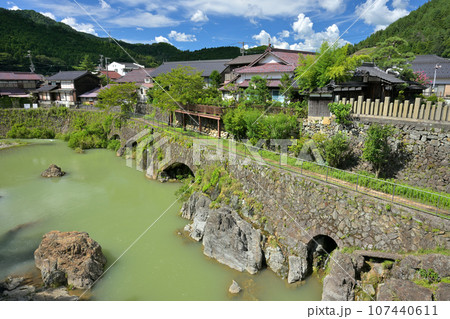 市川沿いのトロッコ軌道跡(兵庫県朝来市生野町) 市川沿いのトロッコ軌道跡(兵庫県朝来市生野町) 107440611