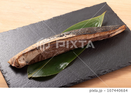 炭火焼かつお たたき刺身用 炭火焼かつお たたき刺身用 107440684