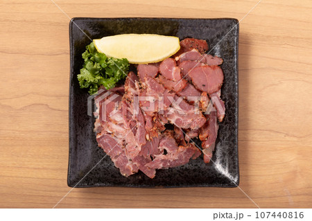 牛タン　(黒胡椒＆スモーク)　 107440816