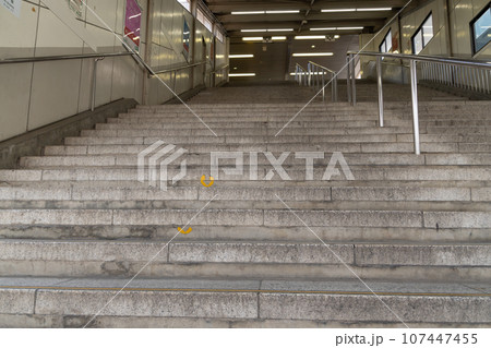 駅前風景　戸塚駅 107447455