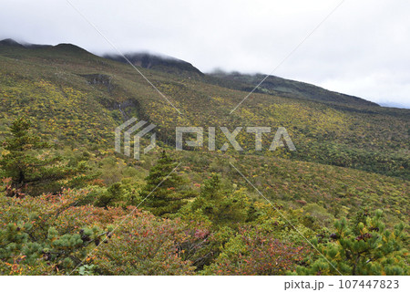 安達太良山登山、二本松市、福島県 安達太良山登山、二本松市、福島県 107447823