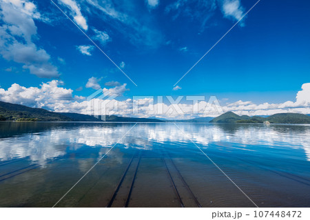 洞爺湖湖底線路と水面に空 洞爺湖湖底線路と水面に空 107448472