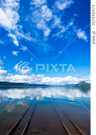 洞爺湖湖底線路と青空 洞爺湖湖底線路と青空 107448473