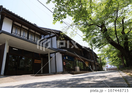 古民家の立ち並ぶ甘楽郡甘楽町小幡の風景 古民家の立ち並ぶ甘楽郡甘楽町小幡の風景 107448715