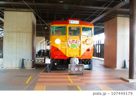 埼玉県　鉄道博物館のモニュメント　なかよし電車 107449179