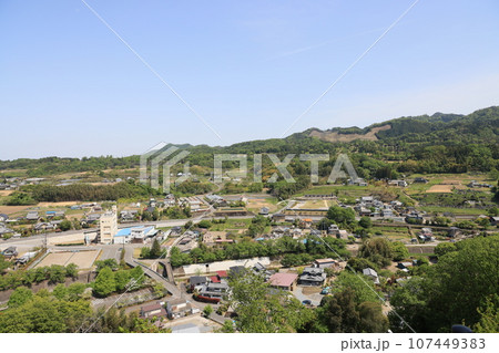 富岡製糸場土台石採掘場所跡へ続く山道の展望台から見た小幡の風景 富岡製糸場土台石採掘場所跡へ続く山道の展望台から見た小幡の風景 107449383