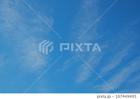 10月の秋空の下の葛飾奥戸中川 107449495