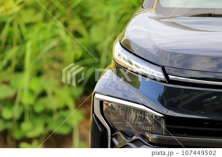 車のヘッドライト 107449502