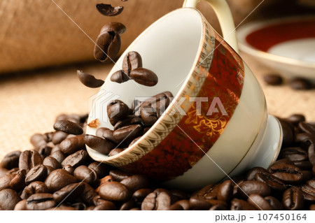 コーヒー豆 カップ 107450164