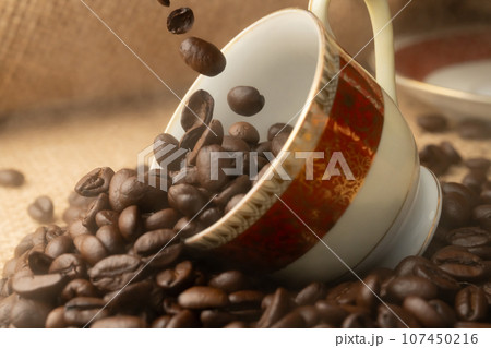 コーヒー豆  カップ 107450216