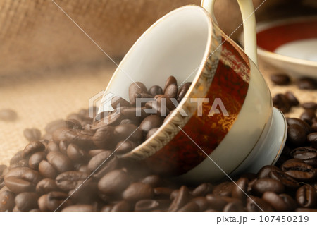 コーヒー豆  カップ 107450219